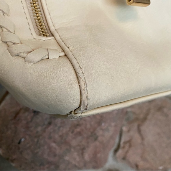 👜Big Buddha large cream faux leather shoulder bag. - Picture 8 of 9